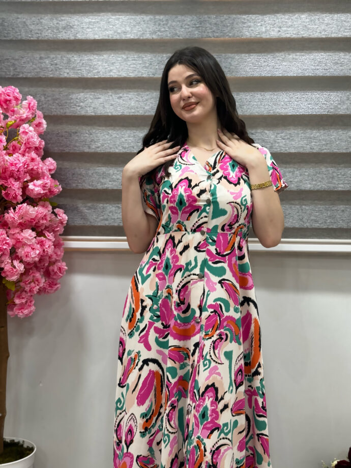 ⁦"Robe d'Été Éclatante en Trois Couleurs"⁩ - الصورة ⁦3⁩