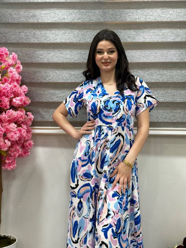 "Robe d'Été Éclatante en Trois Couleurs"