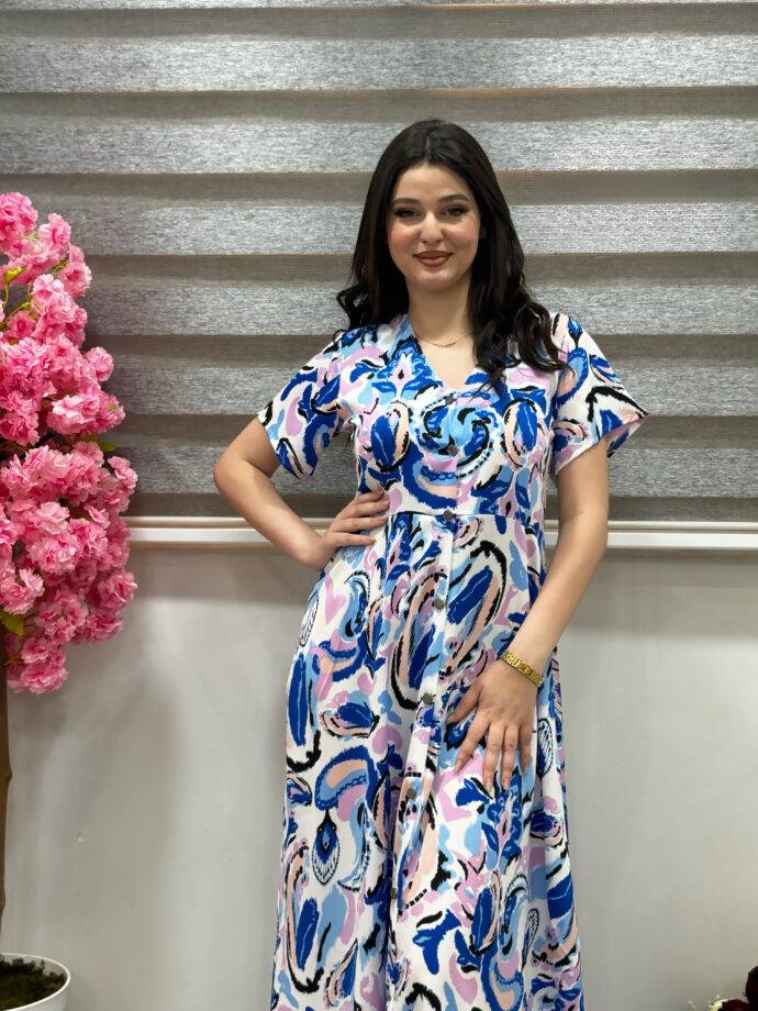 "Robe d'Été Éclatante en Trois Couleurs"